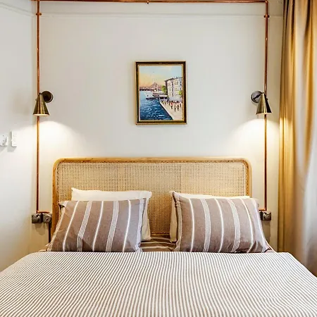 Iconic 5-bedroom Historic Mansion Holiday home *